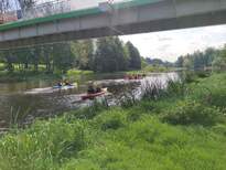 Martin Śniadówko spływ  rzeką - Wkrą pod mostem